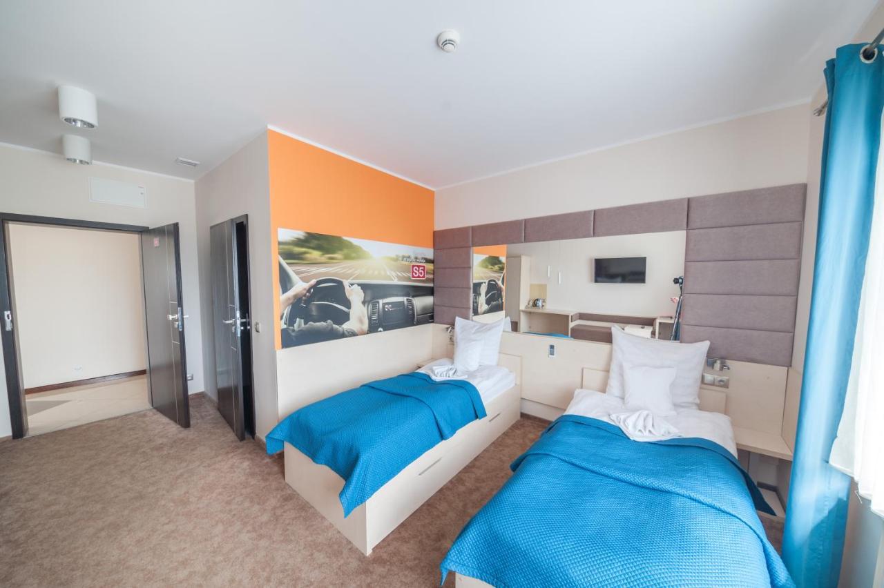 Motel S5 Zbrachlin Buitenkant foto