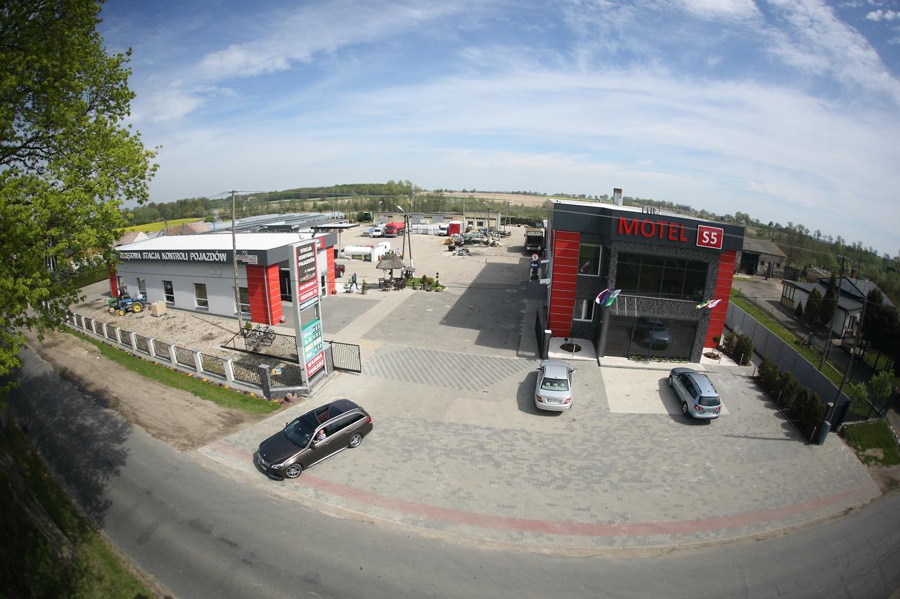 Motel S5 Zbrachlin Buitenkant foto