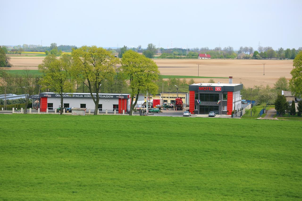 Motel S5 Zbrachlin Buitenkant foto